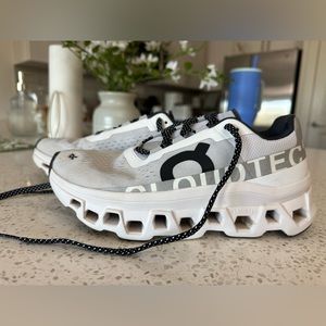 Women’s oncloud cloudmonster 7.5